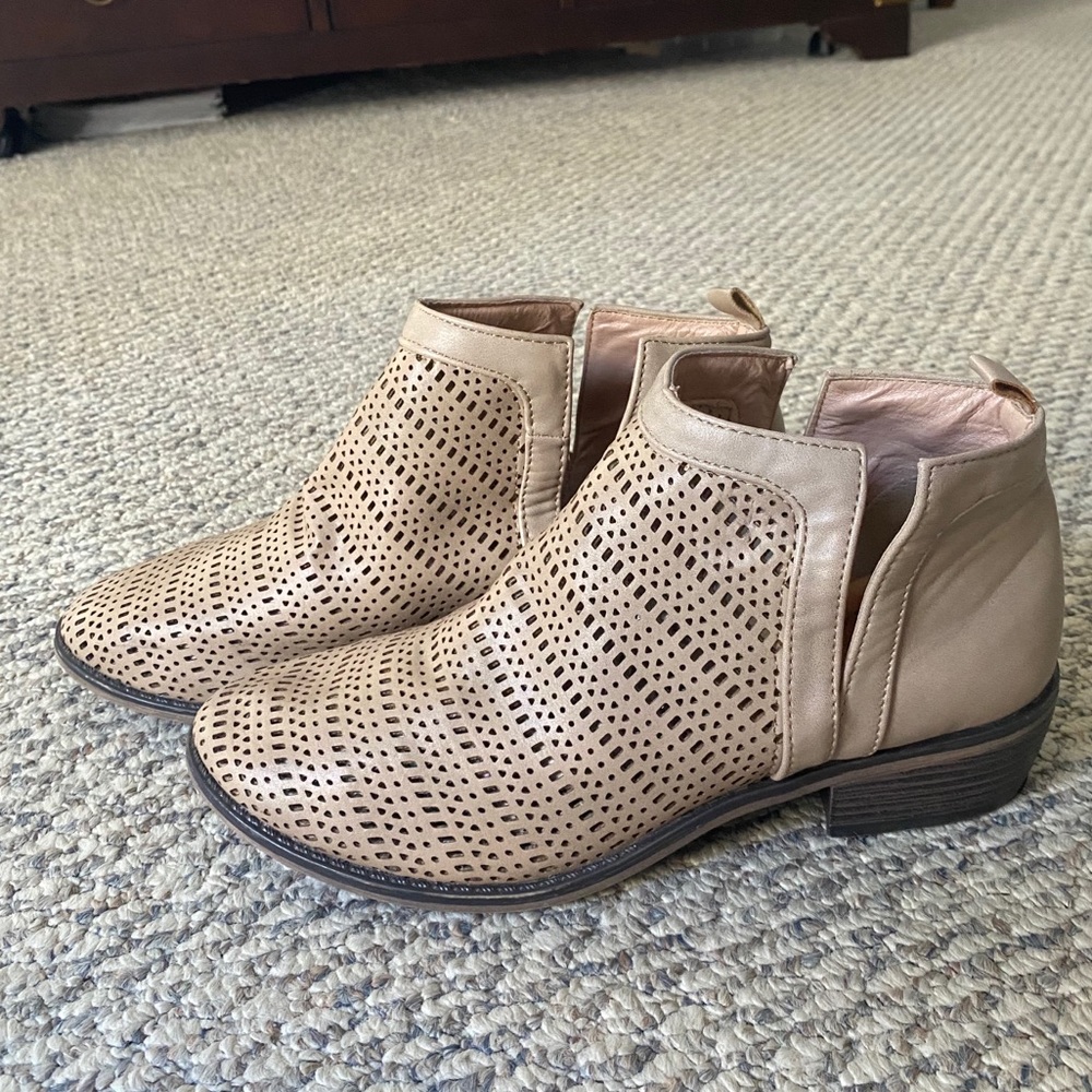 Ciao Bella Beige Ankle Boots